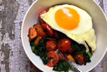 Tuscan Quinoa bowl with egg